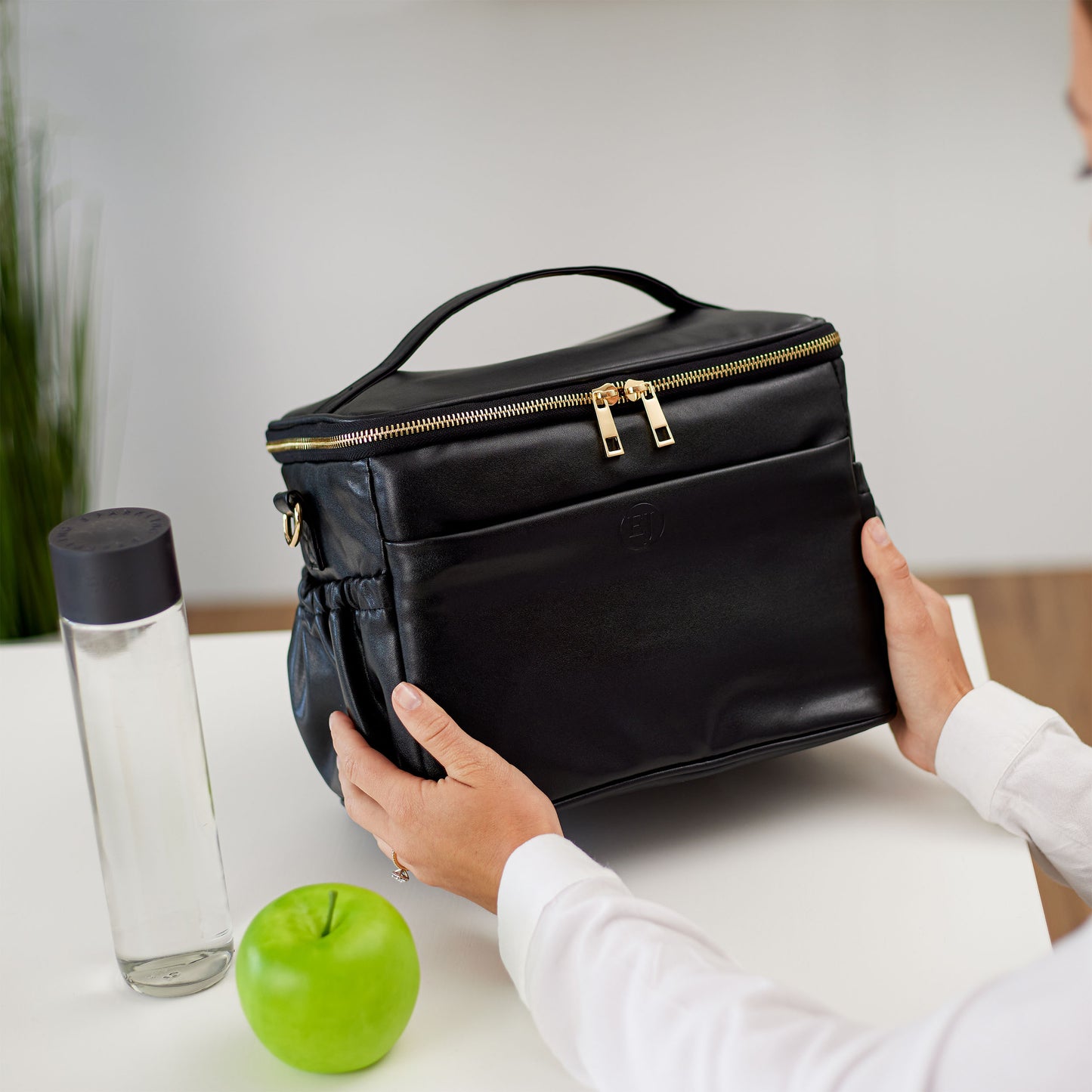 Premium Sustainable Insulated Lunch Bag – Cruelty-Free, Waterproof Faux Leather, Hot & Cold - Obsidian Black