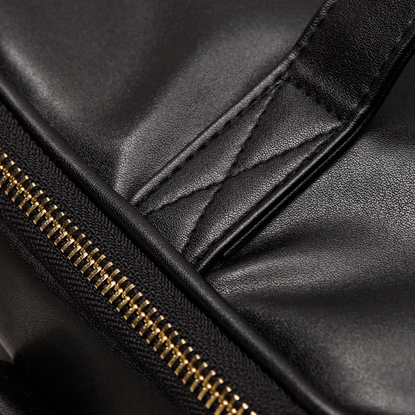 Premium Sustainable Insulated Lunch Bag – Cruelty-Free, Waterproof Faux Leather, Hot & Cold - Obsidian Black