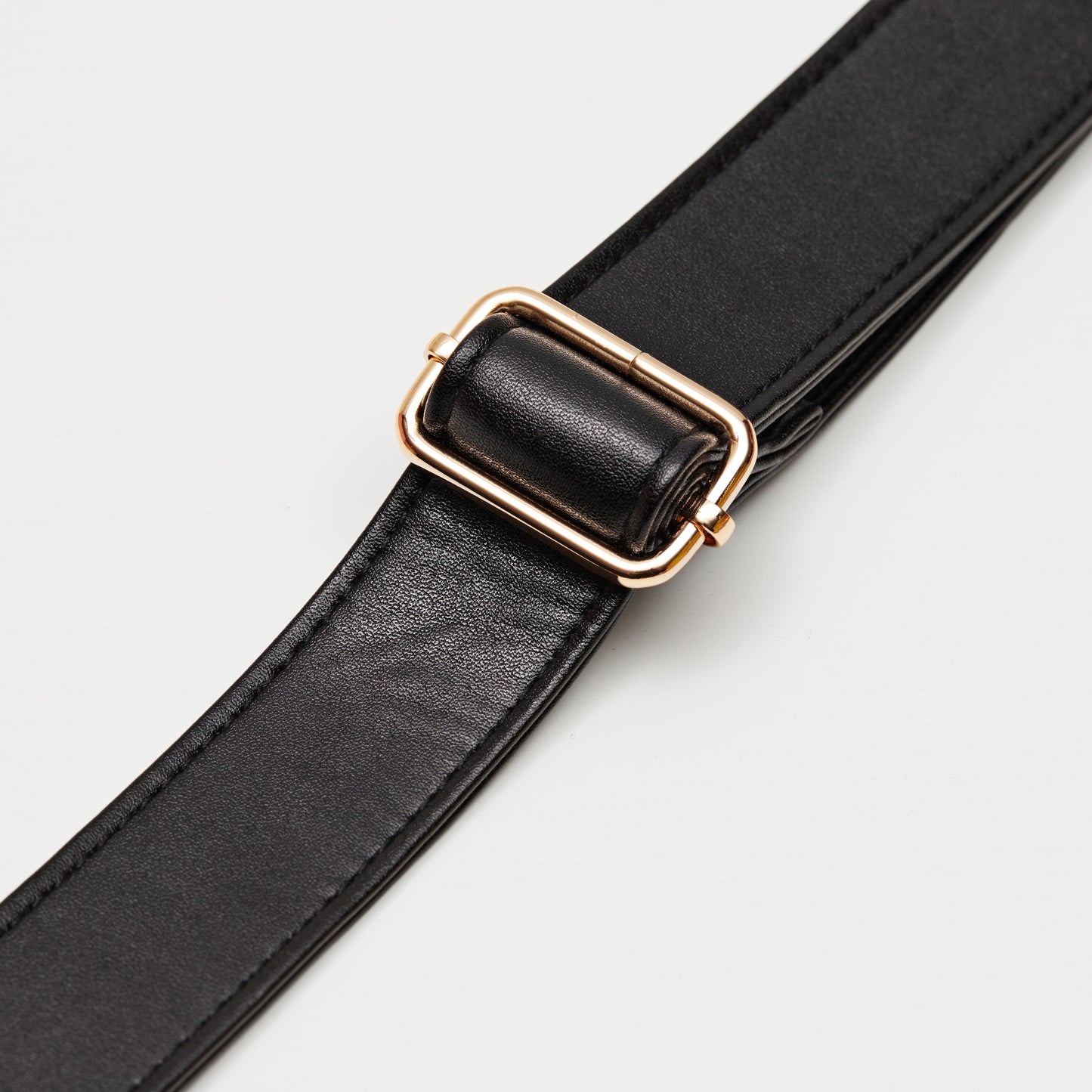 Premium Sustainable Insulated Lunch Bag – Cruelty-Free, Waterproof Faux Leather, Hot & Cold - Obsidian Black