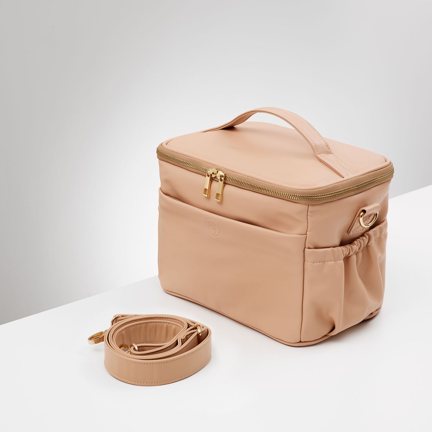 leather lunch bag chic in beige colour
